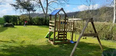 Aire de jeux pour enfants de l'établissement Maison de campagne meublé du tourisme classé 2 étoiles ,jardin, parking