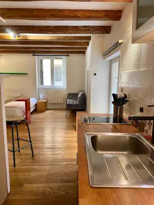 Cuisine ou kitchenette dans l'établissement Studio calme - pentes de la croix rousse