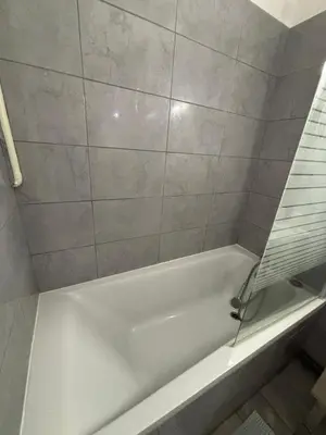 Salle de bains dans l'établissement Superbe grand studio, parking