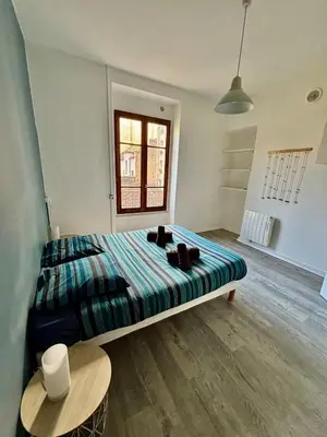 Un ou plusieurs lits dans un hébergement de l'établissement Beautiful Renovated Apartment, Internet, Tram