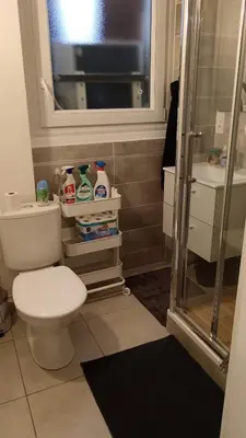 Salle de bains dans l'établissement Oasis au cœur de la ville