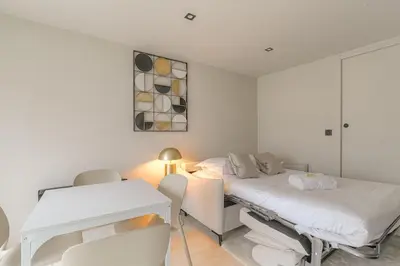 Un ou plusieurs lits dans un hébergement de l'établissement Charmant studio avec terrasse, Saint-Didier