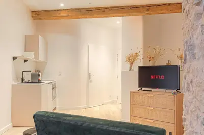 Cuisine ou kitchenette dans l'établissement Caractère et Charmant à Hôtel de Ville