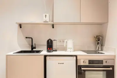 Cuisine ou kitchenette dans l'établissement Caractère et Charmant à Hôtel de Ville