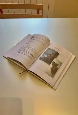 Bibliothèque dans l'appartement