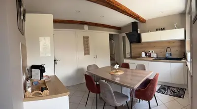 Cuisine ou kitchenette dans l'établissement Maison 90m2 de 2 à 10 personnes