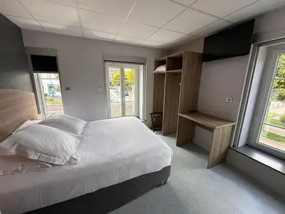 Un ou plusieurs lits dans un hébergement de l'établissement Hôtel des Lys