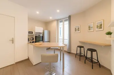 Cuisine ou kitchenette dans l'établissement Cozy T2 near Part-Dieu 4 people Lafayette District