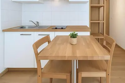 Cuisine ou kitchenette dans l'établissement Functional and well located studio close to metro and shops