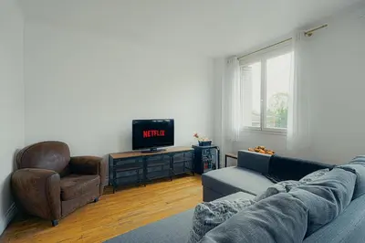 Télévision ou salle de divertissement dans l'établissement Le cocon Apartment for 6 people and 1 baby