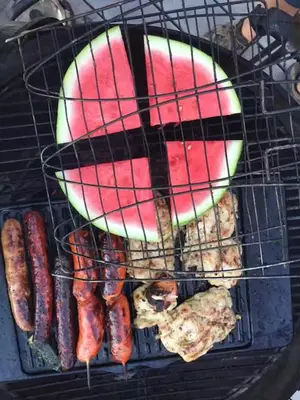 Barbecue disponible mis à disposition des clients de le camping