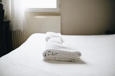 Un ou plusieurs lits dans un hébergement de l'établissement Logis Hôtel Nova RENOVE - Villefranche sur Saône