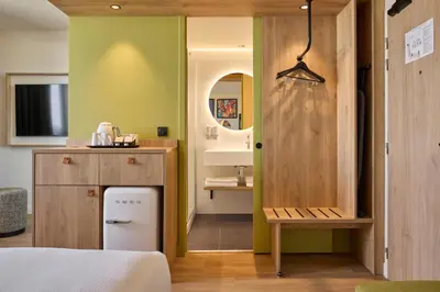 Salle de bains dans l'établissement Hampton By Hilton Lyon Airport