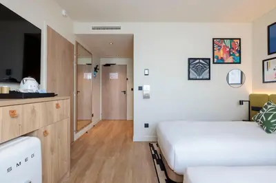 Un ou plusieurs lits dans un hébergement de l'établissement Hampton By Hilton Lyon Airport