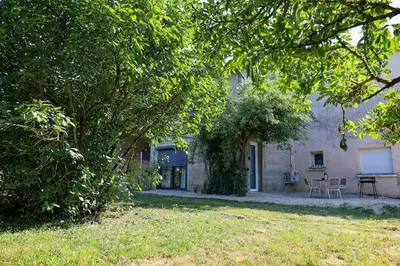 Jardin de l'établissement Le Clos des Lilas