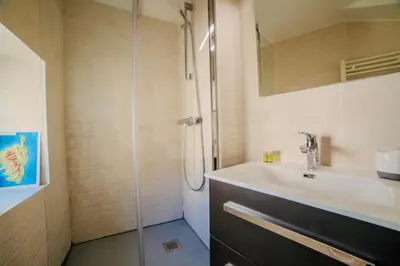 Salle de bains dans l'établissement Cosy et calme en hypercentre