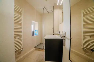 Salle de bains dans l'établissement Cosy et calme en hypercentre