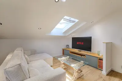 Télévision ou salle de divertissement dans l'établissement Cosy et Calme proche Lyon