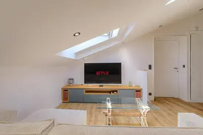 Télévision ou salle de divertissement dans l'établissement Cosy et Calme proche Lyon