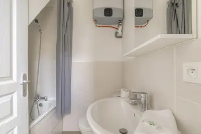 Salle de bains dans l'établissement Cosy et Calme proche Part-Dieu