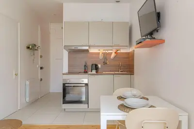 Cuisine ou kitchenette dans l'établissement Design et Cosy à 10 mins métro Gratte-Ciel