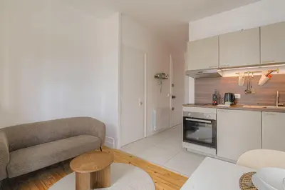 Cuisine ou kitchenette dans l'établissement Design et Cosy à 10 mins métro Gratte-Ciel