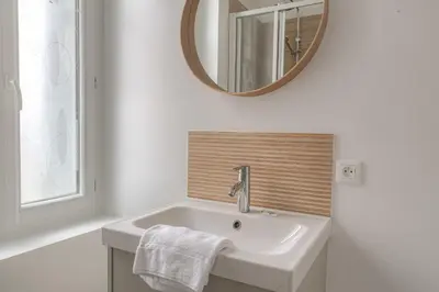 Salle de bains dans l'établissement Design et Cosy à 10 mins métro Gratte-Ciel