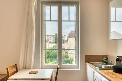Cuisine ou kitchenette dans l'établissement La Suite Urbaine - Grand studio - proche métro B