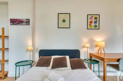 Un ou plusieurs lits dans un hébergement de l'établissement La Suite Urbaine - Grand studio - proche métro B