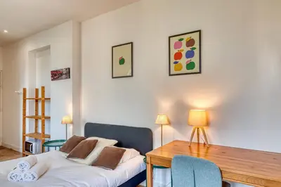 Un ou plusieurs lits dans un hébergement de l'établissement La Suite Urbaine - Grand studio - proche métro B