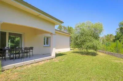 Plan de l'établissement Charmante maison 6 à 8 pers PMR proche Lyon