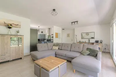 Plan de l'établissement Charmante maison 6 à 8 pers PMR proche Lyon