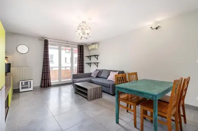 Coin salon dans l'établissement Spacieux appartement familial avec balcon Villeurbanne