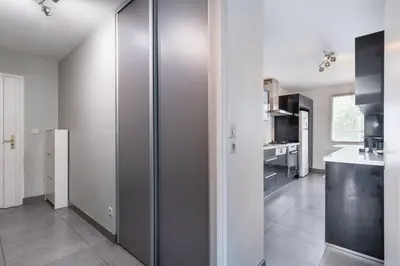 Cuisine ou kitchenette dans l'établissement Spacieux appartement familial avec balcon Villeurbanne