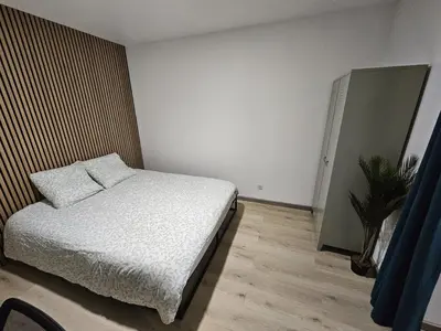 Un ou plusieurs lits dans un hébergement de l'établissement Cosy T1 au 14B avec Climatisation et Parking
