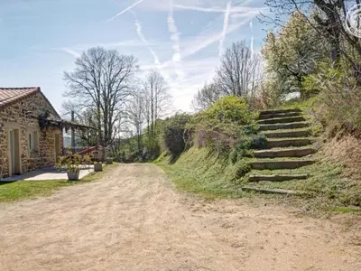 Plan de l'établissement Gîte spacieux et moderne avec terrasse au cœur de la nature - FR-1-496-363
