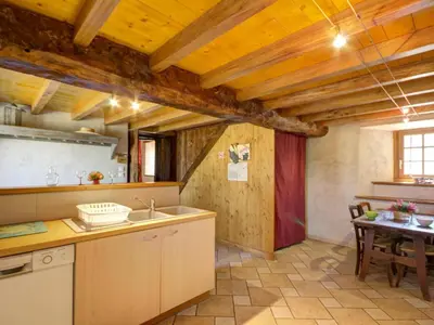 Cuisine ou kitchenette dans l'établissement Maison de charme avec terrasse et jardin, enfants et animaux acceptés - FR-1-496-361