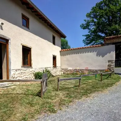 Maison de charme avec terrasse et jardin