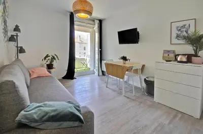 Télévision ou salle de divertissement dans l'établissement Petit cocon à Charpennes