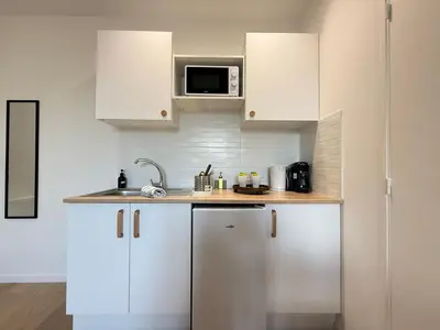 Cuisine ou kitchenette dans l'établissement Studio Mars NEW & Cozy - Parilly Train Station