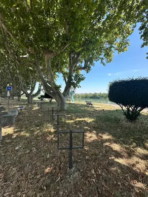 Jardin de l'établissement charmant T2 avec parking privé près de la gare