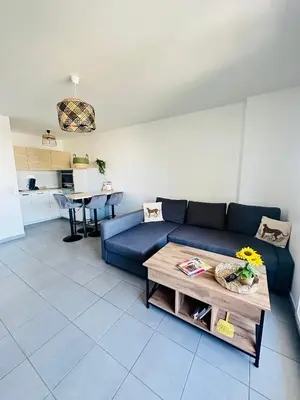 Cuisine ou kitchenette dans l'établissement charmant T2 avec parking privé près de la gare