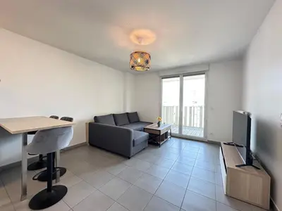 Coin salon dans l'établissement charmant T2 avec parking privé près de la gare