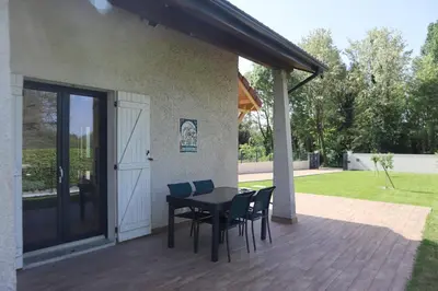 Jardin de l'établissement Belle Maison, calme avec parking