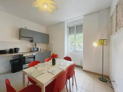 Cuisine ou kitchenette dans l'établissement Terrazzo - Appartement 6 personnes - Check in h24 & Wifi