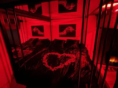 Un ou plusieurs lits dans un hébergement de l'établissement Sweet secret's jacuzzi-love room Vieux Lyon