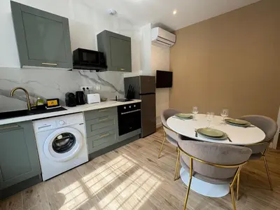 Cuisine ou kitchenette dans l'établissement Natural chic-T2 carré de soie -Medipôle- Astroballe