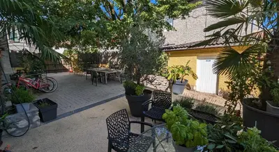 Jardin de l'établissement LE STARLIGHT Studio douillet vue panoramique rivière d'Ain