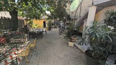Restaurant ou autre lieu de restauration dans l'établissement LE STARLIGHT Studio douillet vue panoramique rivière d'Ain