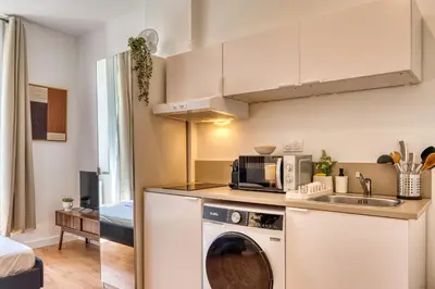 Cuisine ou kitchenette dans l'établissement Le Dock Lodge - Studio - proche quai de Saone